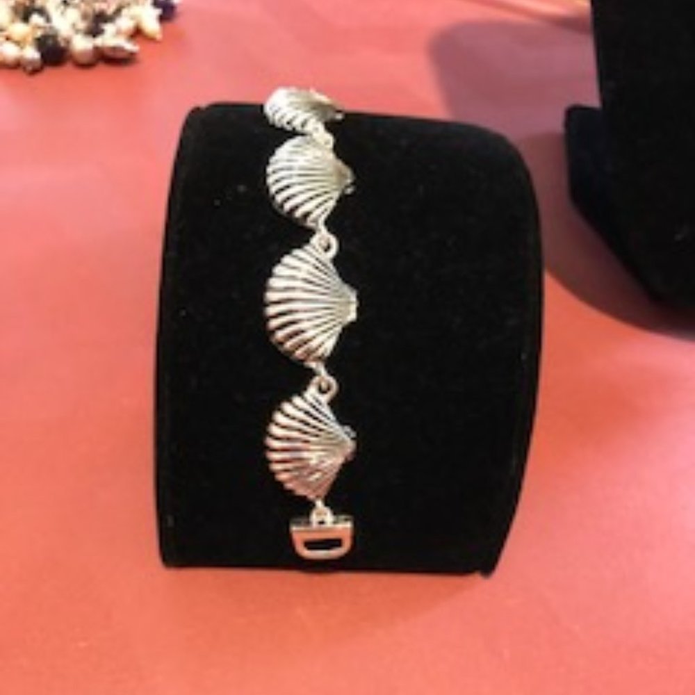 Silvertone Shell Bracelet - image 5